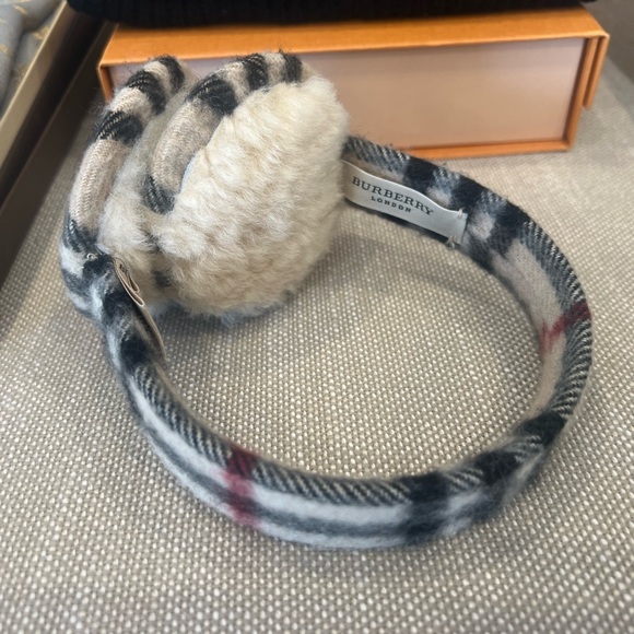 Burberry classic cashmere earmuff - Picture 2 of 2